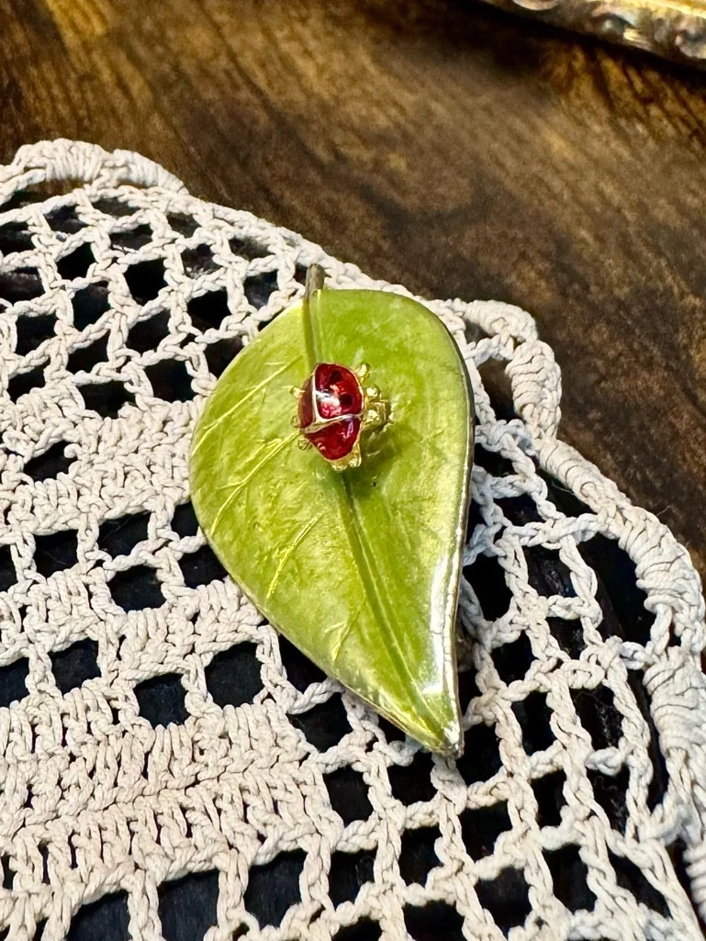 Vintage LIA Green Enamel Leaf Lady Bug Trembler Brooch Pin